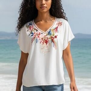 Solitaire Floral Embroidered Short Sleeve T-shirt Size Large
